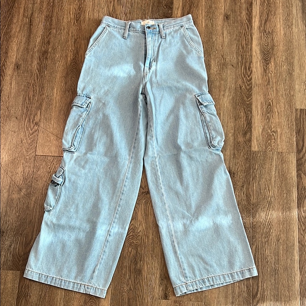 Universal thread light wash utility jeans